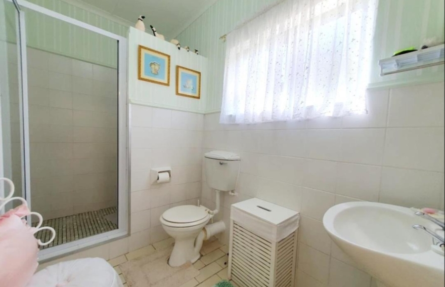 4 Bedroom Property for Sale in Boggomsbaai Western Cape